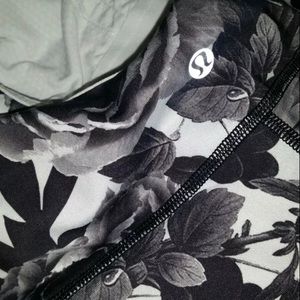Lululemon size 4